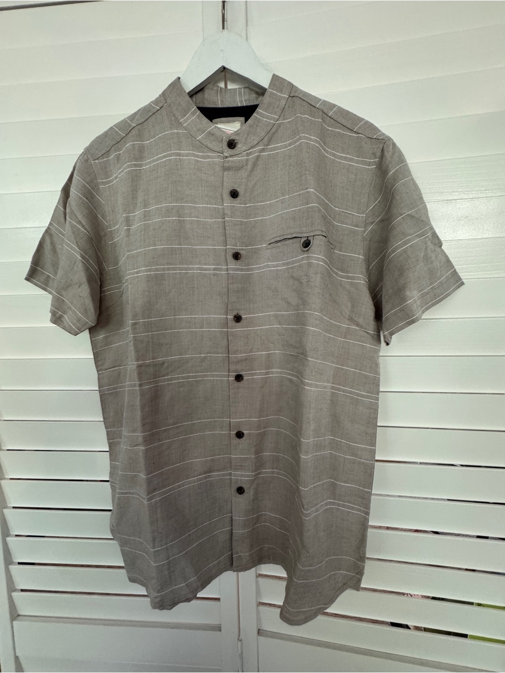 NWT Soulstar Short Sleeve Mandarin Collar Button-Up Shirt Taupe/ Grey Stripe M
